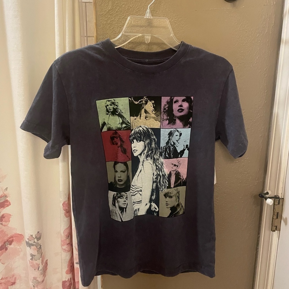NWOT Taylor Swift Official Merch International Tee Youth Medium - Picture 3 of 6